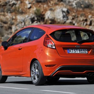 41-2014-ford-fiesta-st-fd.jpg