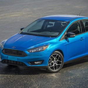 15fordfocus_04_hr1.jpg