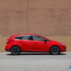 2012-ford-focus-se-photo-459375-s-986x603.jpg