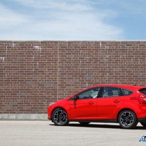 2012-ford-focus-se-photo-459378-s-986x603.jpg